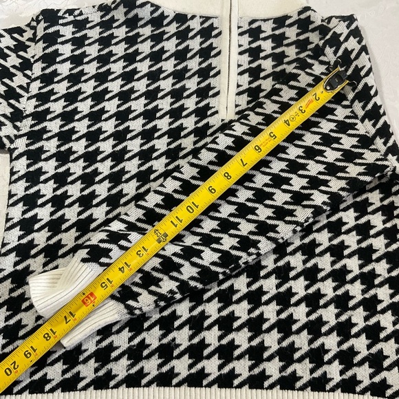 Talbots Women's size Medium Black White Houndstooth Quarter Zip Sweater - Picture 8 of 12